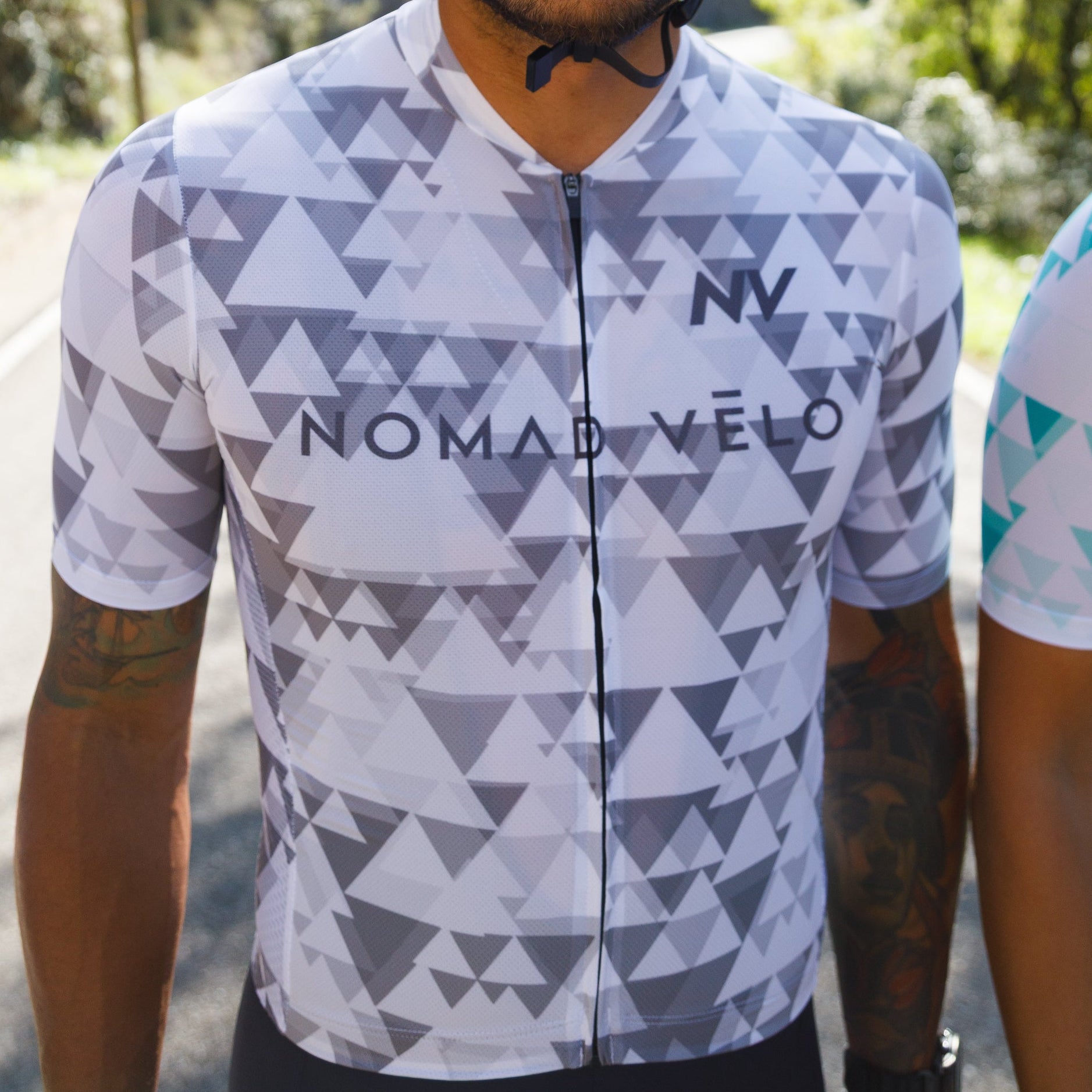 Cycling Grey Aero Jersey – Short Sleeve Race Fit Geometric Pattern Fast Rides | Nomad Vélo